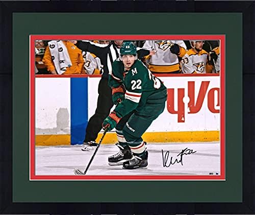 Keretes Kevin Fiala Minnesota Wild Dedikált 16 x 20 Zöld Jersey Korcsolyázás Fénykép - Dedikált NHL-Fotók